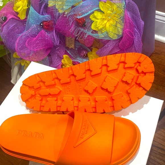 Prada 🧡 - Picture 2 of 8